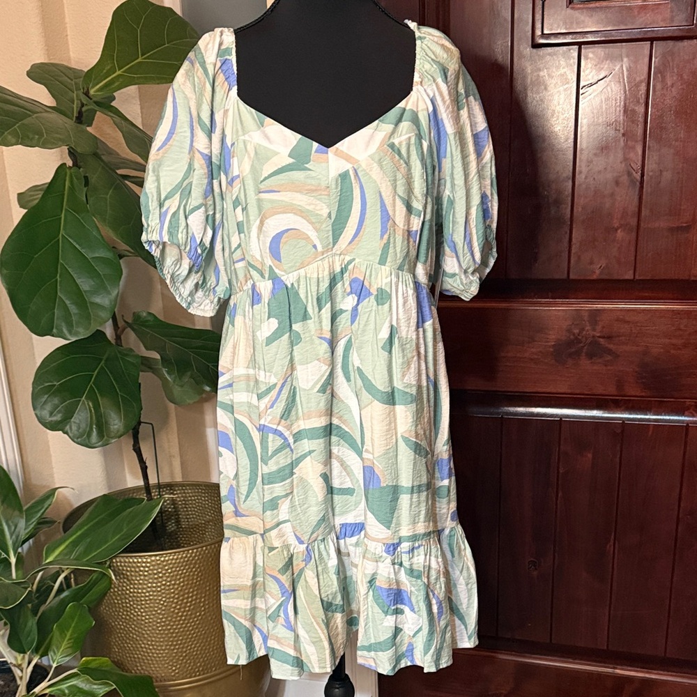 Nine West abstract print, puff sleeve, babydoll dress, size XXL.